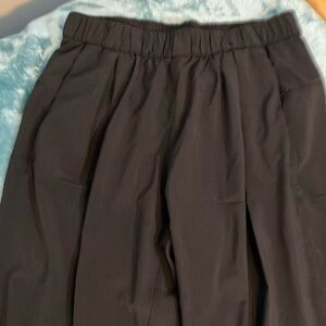 Lululemon Black Size 6 Joggers - 7/8 length